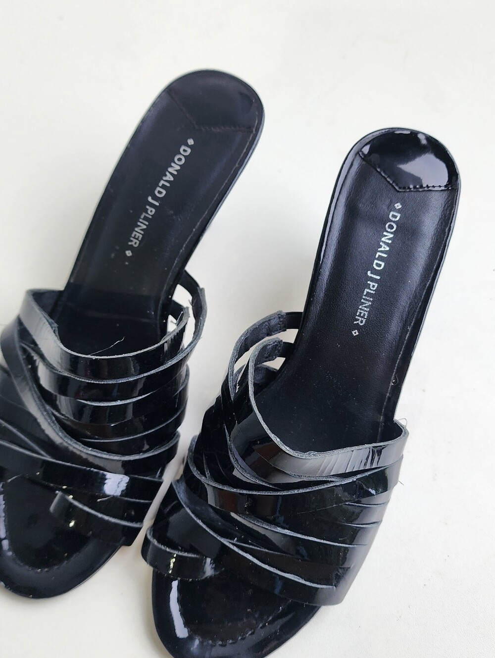 DONALD PLINER BLACK PATENT LTHR STRAPPY SLIDES TOE-THONG MULES SANDALS PUMPS 8.5 - Picture 8 of 10